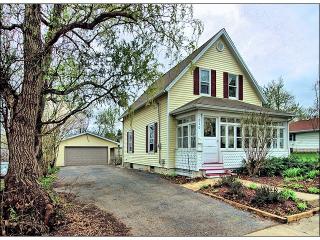 820 Gleason Ave, Aurora, IL 60506-5408