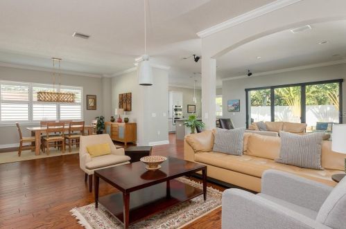 3017 Ballast Point Blvd, Tampa FL 33611-3902 exterior