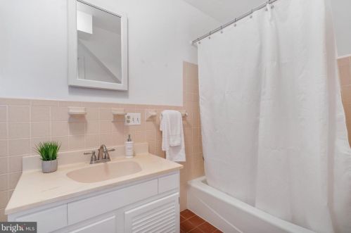 3708 Massachusetts Ave, Washington DC 20016-5812 exterior