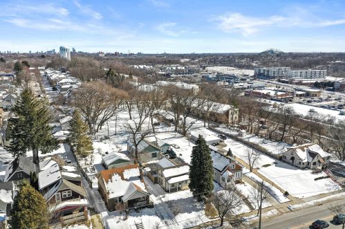 1284 68th St, Milwaukee, WI 53213-2852