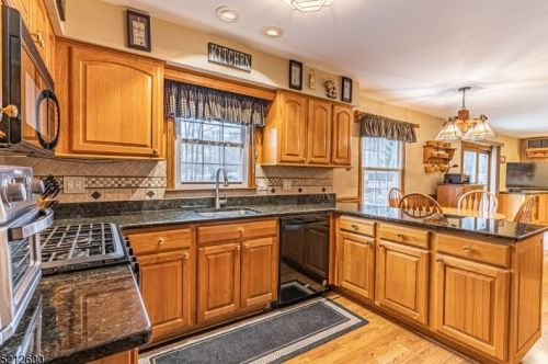 37 Camelot Dr, Mount Olive, NJ 07828-1428