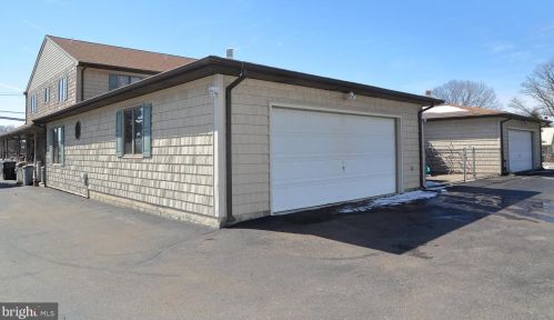 2453 Lincoln Hwy, Lancaster PA 17602-3323 exterior