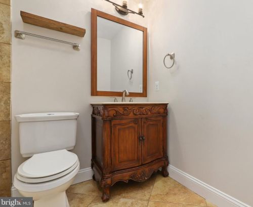 6527 Divine St, Mc Lean VA 22101-4623 exterior