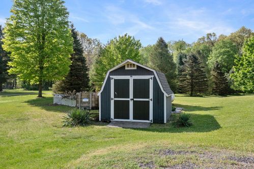 8415 Hidden Dr, Middlevle MI 49333-9186 exterior