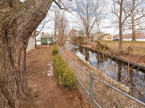 108 Harding St, New Britain CT 06052-1607 exterior