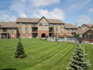 12021 Decatur Plz, Omaha NE  68154-4622 exterior