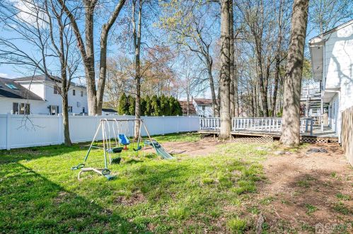 25 Schubert Ave, Edison NJ 08820-1937 exterior