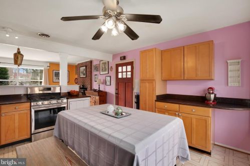 813 Crothers Ln, Rockville MD 20852-1104 exterior