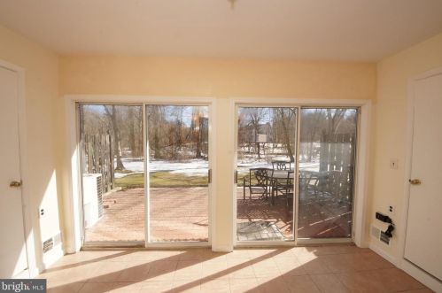 25 Jasmine Ct, Trenton NJ 08648-4808 exterior