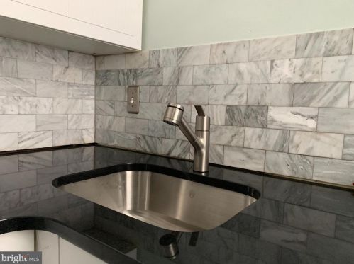 405 Fairmount Ave, Philadelphia PA 19123-2809 exterior