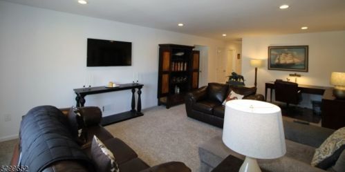 6316 Belmont Dr, Hackettstown NJ 07840-1603 exterior