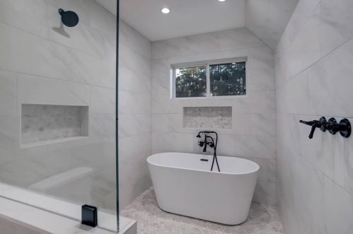 114 Leah Dr, Montgomery TX 77316-6818 exterior