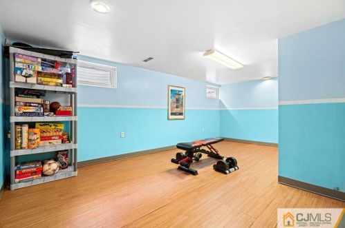 265 James Pl, Iselin NJ 08830-1226 exterior