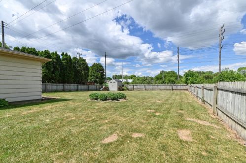 2965 99, Milwaukee WI 53227-3674 exterior