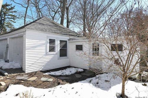 62 22 St, Huntington Station NY 11746-2230 exterior