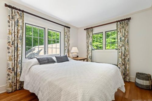 107 New Canaan Rd, Wilton CT 06897-3310 exterior