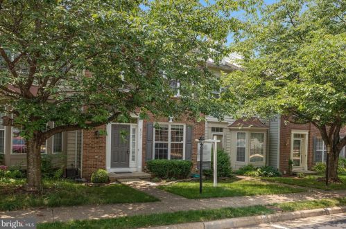 6333 Burgundy Leaf Ln, Alexandria, VA 22312-3918