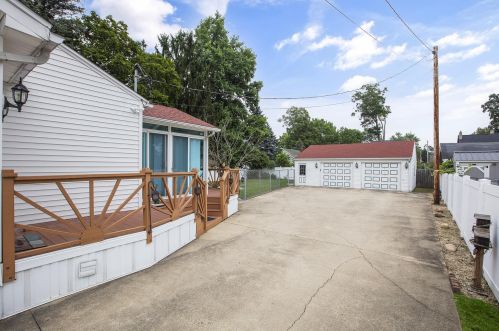 205 Grant Ave, Three Rivers MI 49093-2258 exterior