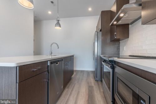 710 16th St, Philadelphia PA  19146-2013 exterior