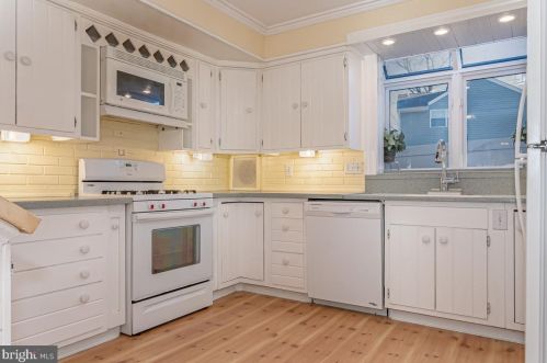 456 Gladstone Ave, Tavistock NJ 08033-4005 exterior