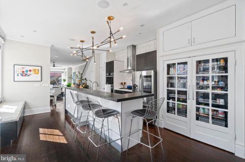 113 U St, Washington DC  20001-1690 exterior