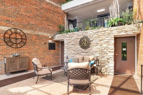 2 Atrium Way, Elmhurst IL  60126-5264 exterior