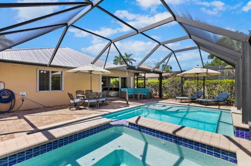 769 101 Ave, Naples FL 34108-3205 exterior