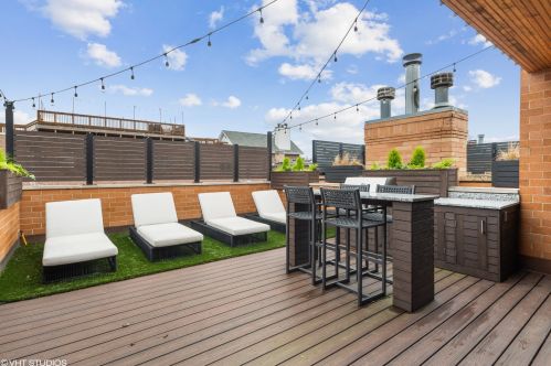 1508 Byron St, Chicago IL 60618-3709 exterior