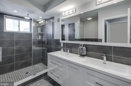 617 Emily St, Philadelphia PA 19148-2529 exterior