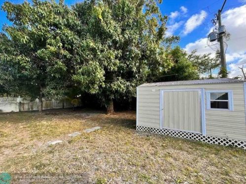 124 Lobster Rd, Fort Pierce FL  34983-1718 exterior