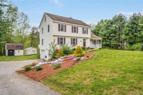 54 Peaselee Crossing Rd, Newton, NH 03858-3803