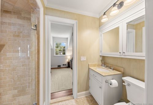 38 Pequot Trl, Westport CT 06880-2930 exterior