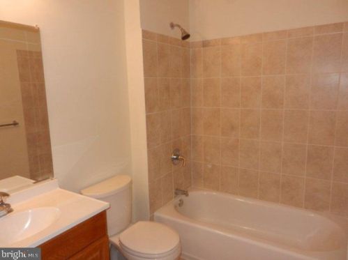 71 Oneill Ct, Trenton NJ 08648-2651 exterior