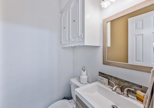 6801 Anglebluff Cir, Dallas TX 75248-4140 exterior