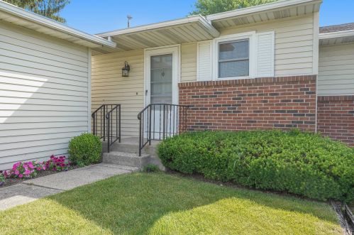 3150 Riviera Dr, Grand Rapids, MI 49512-1862