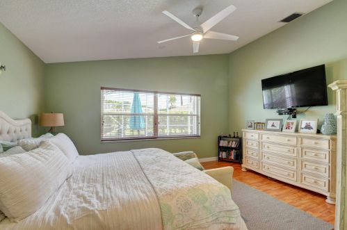 6828 Ashton St, Boynton Beach FL 33437-6039 exterior