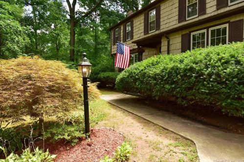 44 Marjorie Ln, Vernon, CT 06066-4008