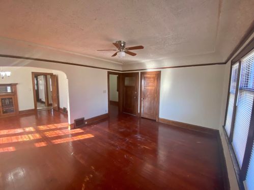 3724 55th St, Milwaukee, WI 53220-2043