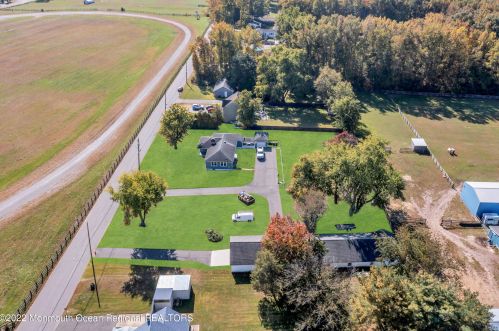 7 Applegate Ln, Plumsted Township NJ 08533-1303 exterior