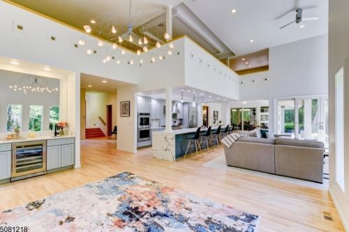 102 Stonehedge Ln, Sparta NJ  07871-2859 exterior