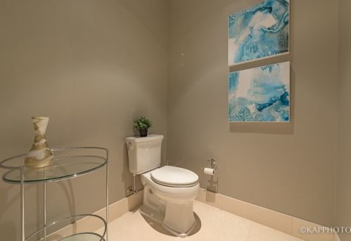 118 Erie St, Chicago IL 60654-3704 exterior