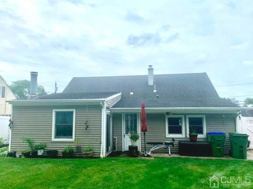 126 Idlewild Rd, Edison NJ  08817-4150 exterior