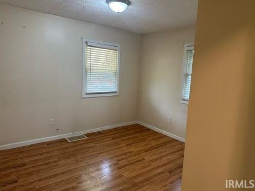 1005 Geyer Ave, Mishawaka IN 46544-4335 exterior