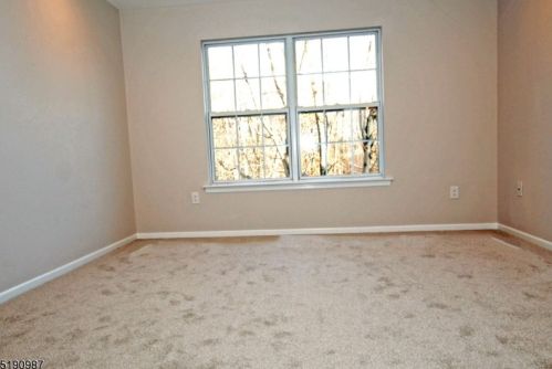 16 Springholm Dr, Berkeley Heights NJ  07922-2700 exterior