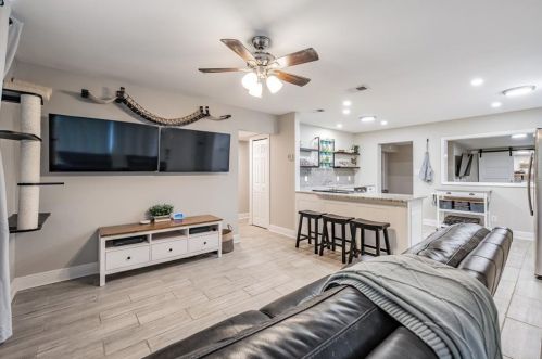 4017 Bay Ave, Tampa, FL 33616-1207