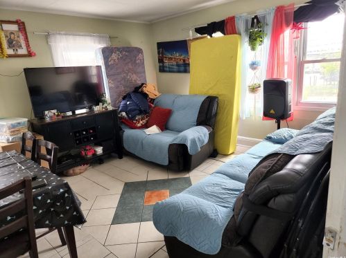 56 Jamaica Ave, Valley Stream NY 11580-6314 exterior