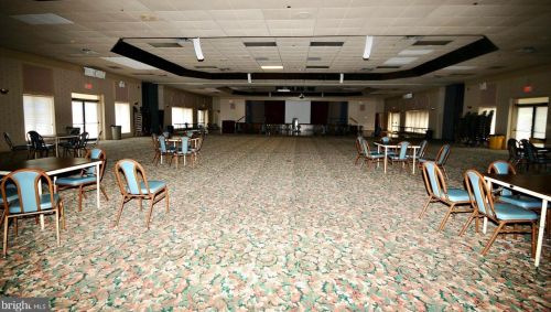 5 Meadowwood Ct, Columbus NJ 08022-1026 exterior