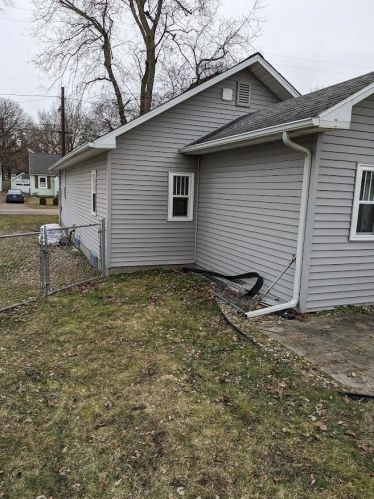 320 Buchanan Ave, Kalamazoo MI  49001-5320 exterior