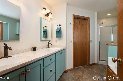 5643 Charolais Dr, Wyoming MI exterior