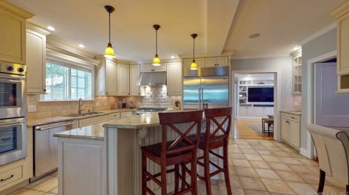 1157 Farmington Ave, Hartford CT 06107-1608 exterior